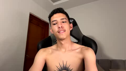 santi_twink19 online show from January 8, 2025, 11:52 pm