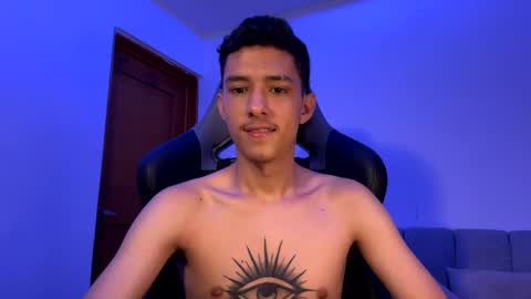 santi_twink19 online show from January 9, 2025, 2:54 am