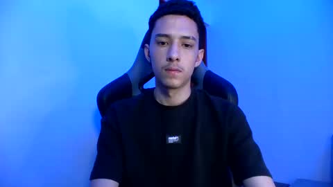 santi_twink19 online show from February 12, 2025, 9:43 pm