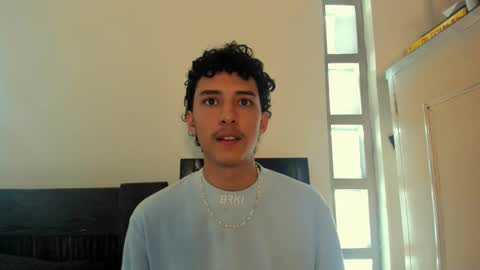 santi_twink19 online show from October 7, 2025, 4:59 pm