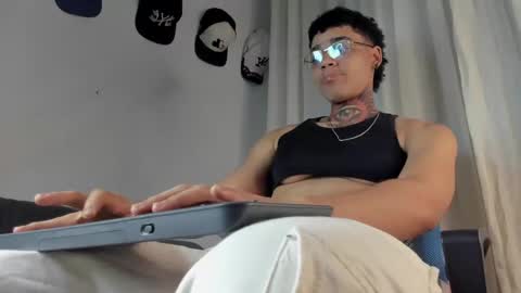 Snapshot of santi_xximo chatting on September 24, 2025, 8:34 pm Santiago online show from September 24, 2025, 8:34 pm