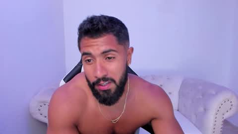 santiago_huntt online show from October 26, 2025, 8:04 pm