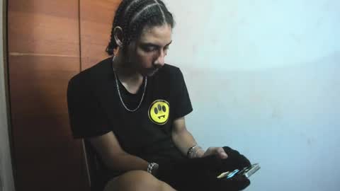 Snapshot of santiagoxxxtreme_ chatting on December 27, 2024, 10:23 am Santiago online show from December 27, 2024, 10:23 am