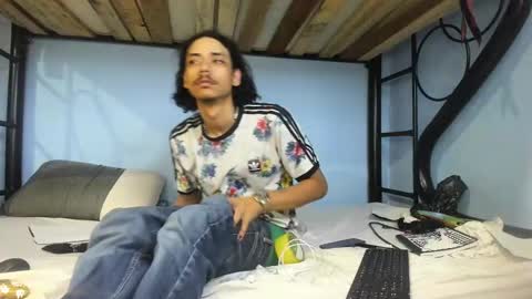 Snapshot of santiagoxxxtreme_ chatting on January 23, 2025, 1:02 pm Santiago online show from January 23, 2025, 1:02 pm