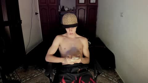 Snapshot of santiceballo chatting on March 5, 2025, 1:21 am Julius Novachrono online show from March 5, 2025, 1:21 am