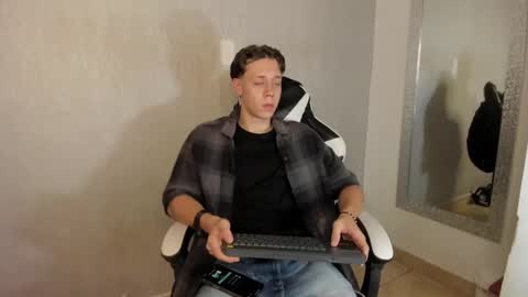 Snapshot of santiceballo chatting on September 28, 2025, 6:57 pm Julius Novachrono online show from September 28, 2025, 6:57 pm