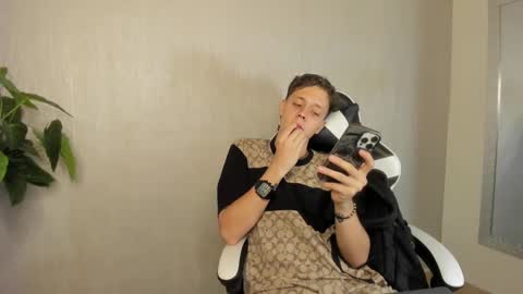 Snapshot of santiceballo chatting on October 1, 2025, 7:31 pm Julius Novachrono online show from October 1, 2025, 7:31 pm