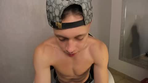 Snapshot of santiceballo chatting on October 17, 2025, 7:38 pm Julius Novachrono online show from October 17, 2025, 7:38 pm