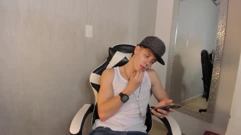 Snapshot of santiceballo chatting on October 25, 2025, 8:03 pm Julius Novachrono online show from October 25, 2025, 8:03 pm