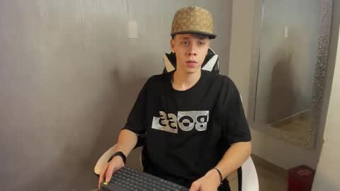 Snapshot of santiceballo chatting on November 3, 2025, 11:33 am Julius Novachrono online show from November 3, 2025, 11:33 am