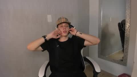 Snapshot of santiceballo chatting on November 4, 2025, 7:35 pm Julius Novachrono online show from November 4, 2025, 7:35 pm