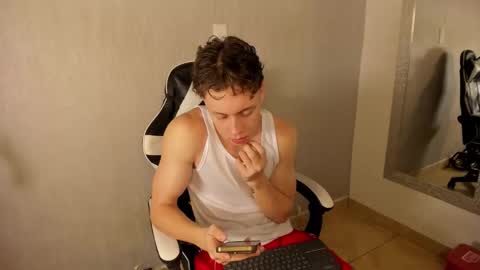 Snapshot of santiceballo chatting on November 10, 2025, 11:42 am Julius Novachrono online show from November 10, 2025, 11:42 am