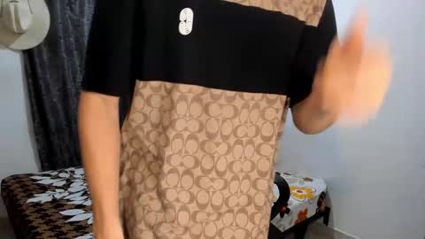 Snapshot of santiceballo chatting on December 5, 2025, 1:20 pm Julius Novachrono online show from December 5, 2025, 1:20 pm