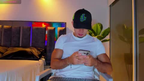 Snapshot of santin_seans chatting on October 12, 2025, 10:36 am Santiago Seans online show from October 12, 2025, 10:36 am