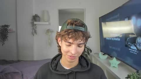 kitty online show from December 5, 2025, 2:42 am