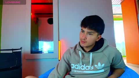 Santyago online show from November 26, 2025, 7:04 pm