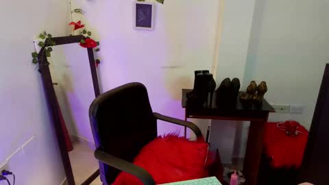 Carla online show from October 15, 2025, 4:23 am