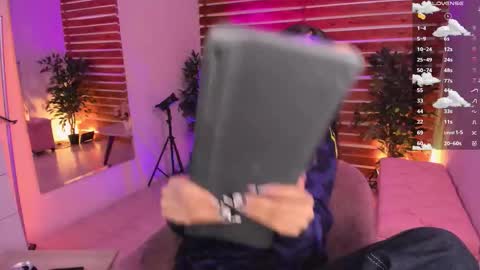 Valerin online show from November 14, 2025, 1:37 am