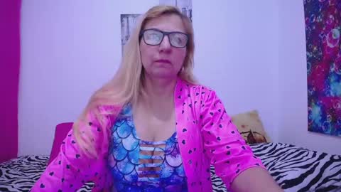 Snapshot of sara211 chatting on January 4, 2025, 12:05 pm sara online show from January 4, 2025, 12:05 pm