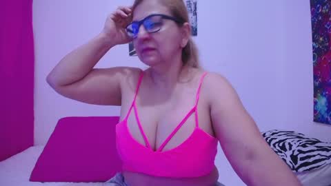 Snapshot of sara211 chatting on January 7, 2025, 2:19 pm sara online show from January 7, 2025, 2:19 pm