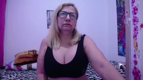 Snapshot of sara211 chatting on January 29, 2025, 10:27 am sara online show from January 29, 2025, 10:27 am