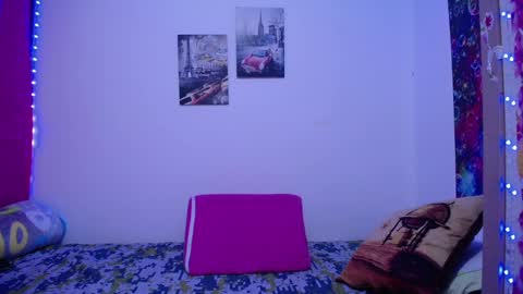 Snapshot of sara211 chatting on March 10, 2025, 11:32 am sara online show from March 10, 2025, 11:32 am