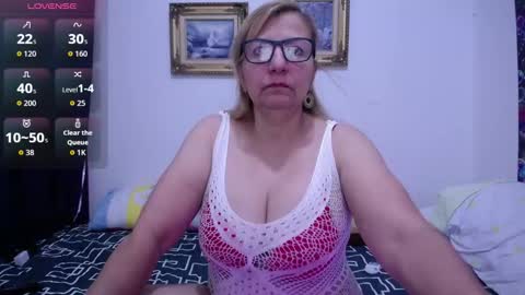 Snapshot of sara211 chatting on September 25, 2025, 8:12 pm sara online show from September 25, 2025, 8:12 pm