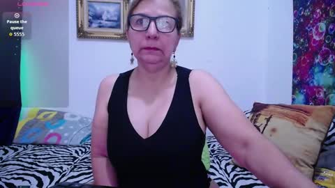 Snapshot of sara211 chatting on October 20, 2025, 1:22 pm sara online show from October 20, 2025, 1:22 pm