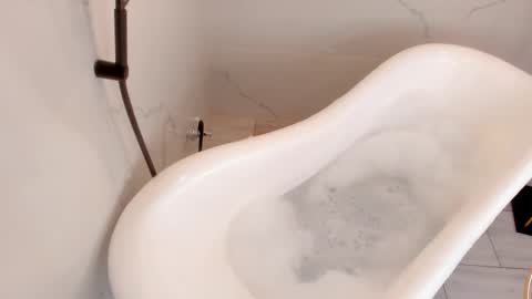 Sara online show from March 8, 2025, 6:43 am