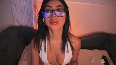 Snapshot of sara_albrecht chatting on October 22, 2025, 1:06 am Sara online show from October 22, 2025, 1:06 am