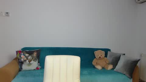 Snapshot of sara_daisy chatting on December 4, 2024, 6:06 pm Im Sara I am happy to be here  online show from December 4, 2024, 6:06 pm