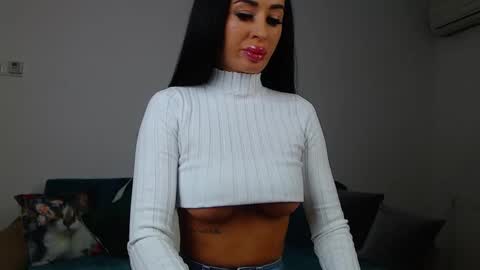 Snapshot of sara_daisy chatting on February 13, 2025, 7:03 am Im Sara I am happy to be here  online show from February 13, 2025, 7:03 am