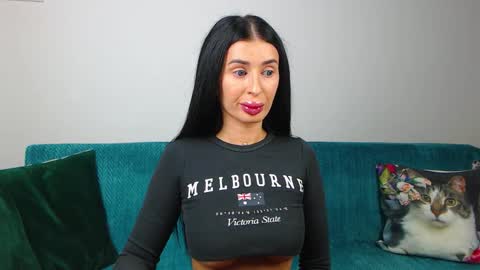 Snapshot of sara_daisy chatting on September 29, 2025, 4:56 pm Im Sara I am happy to be here  online show from September 29, 2025, 4:56 pm
