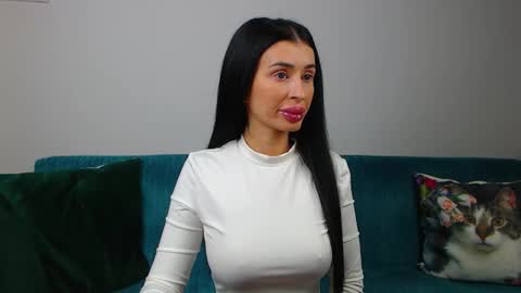 Snapshot of sara_daisy chatting on October 4, 2025, 5:22 pm Im Sara I am happy to be here  online show from October 4, 2025, 5:22 pm