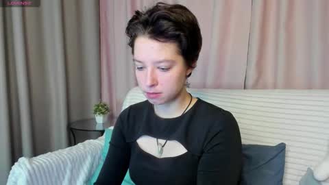 Sarah online show from December 3, 2025, 2:08 am