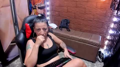 Snapshot of sara_hot_2 chatting on January 15, 2025, 3:22 am no limits sarah online show from January 15, 2025, 3:22 am