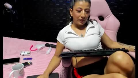 Snapshot of sara_hot_2 chatting on February 14, 2025, 3:33 am no limits sarah online show from February 14, 2025, 3:33 am