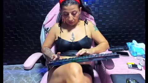 Snapshot of sara_hot_2 chatting on February 20, 2025, 3:56 am no limits sarah online show from February 20, 2025, 3:56 am