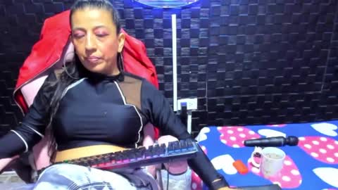 Snapshot of sara_hot_2 chatting on March 7, 2025, 12:58 am no limits sarah online show from March 7, 2025, 12:58 am