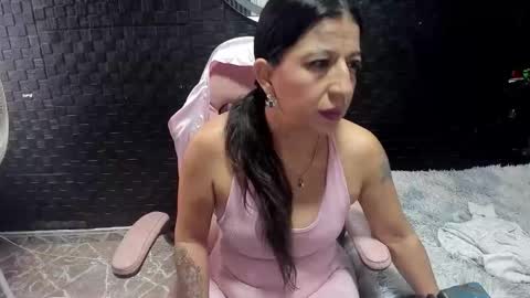 Snapshot of sara_hot_2 chatting on November 17, 2025, 12:11 pm no limits sarah online show from November 17, 2025, 12:11 pm