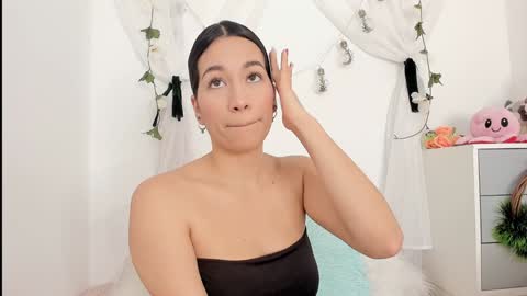 Snapshot of sara_kurt chatting on December 20, 2024, 12:16 pm Sara online show from December 20, 2024, 12:16 pm