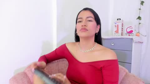 Snapshot of sara_kurt chatting on February 8, 2025, 12:39 pm Sara online show from February 8, 2025, 12:39 pm