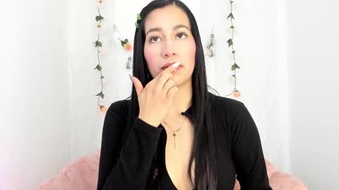 Snapshot of sara_kurt chatting on March 2, 2025, 12:01 pm Sara online show from March 2, 2025, 12:01 pm