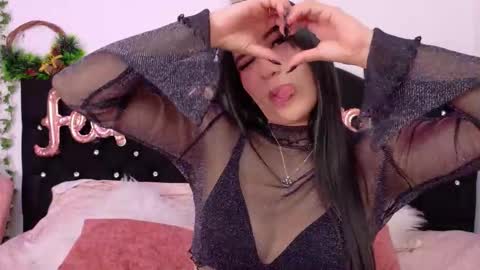 Snapshot of sara_kurt chatting on December 4, 2025, 3:32 pm Sara online show from December 4, 2025, 3:32 pm