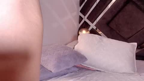 sara_lopee1 online show from October 31, 2025, 12:06 pm