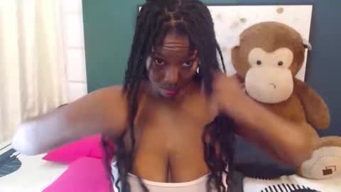 Snapshot of sara_marks chatting on October 8, 2025, 11:30 am S A R A online show from October 8, 2025, 11:30 am