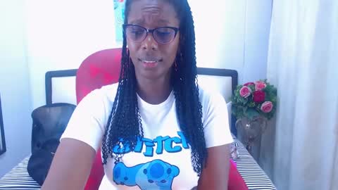 Snapshot of sara_marks chatting on November 11, 2025, 12:27 pm S A R A online show from November 11, 2025, 12:27 pm