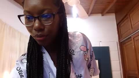 Snapshot of sara_marks chatting on December 5, 2025, 11:19 am S A R A online show from December 5, 2025, 11:19 am