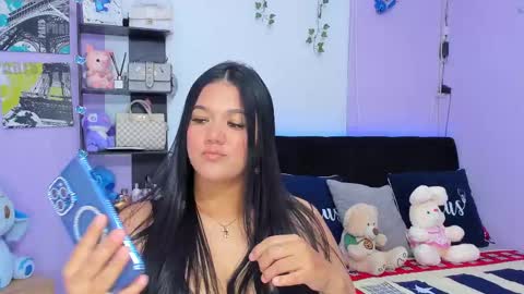 Snapshot of sara_mendez2_ chatting on February 18, 2025, 12:04 am Sara Mendez online show from February 18, 2025, 12:04 am