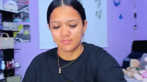 Snapshot of sara_mendez2_ chatting on March 11, 2025, 11:15 pm Sara Mendez online show from March 11, 2025, 11:15 pm